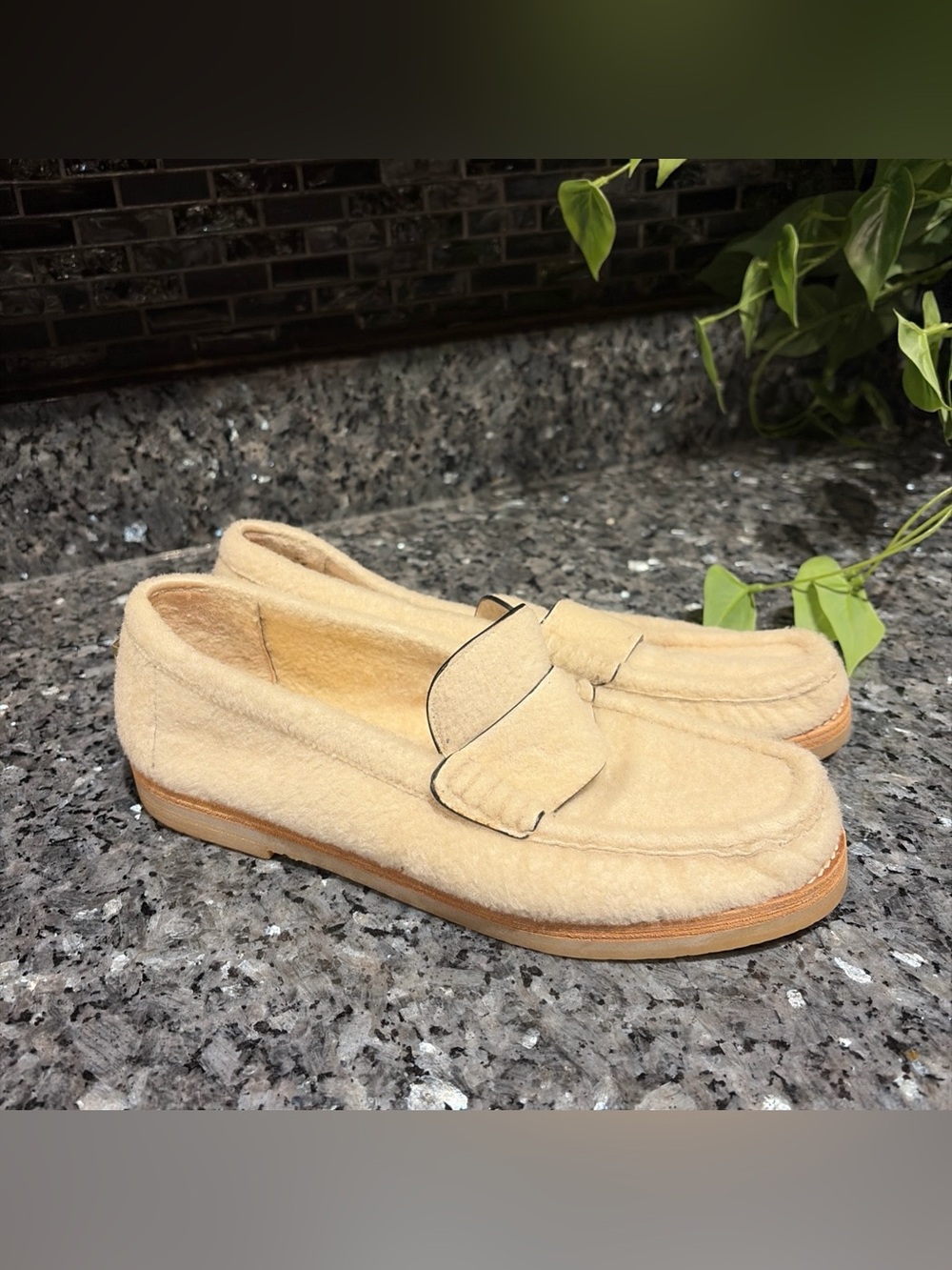 Stuart Weitzman Bromley Women Loafer 7M Cream Slip On Almond Toe Casual